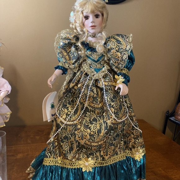 Treasures Forever Collection, William Tung, 23 1/2" Inches Tall  "Nicole" Doll - Picture 3 of 8